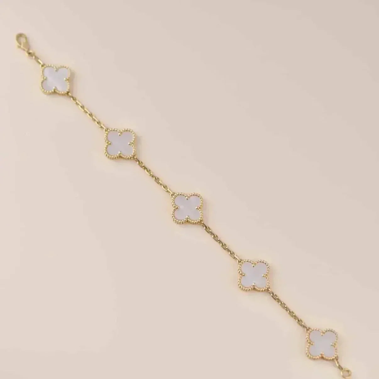 [Clara Jewels]CLOVER WHITE PEARL MOP 5 MOTIF BRACELET COLLECTION