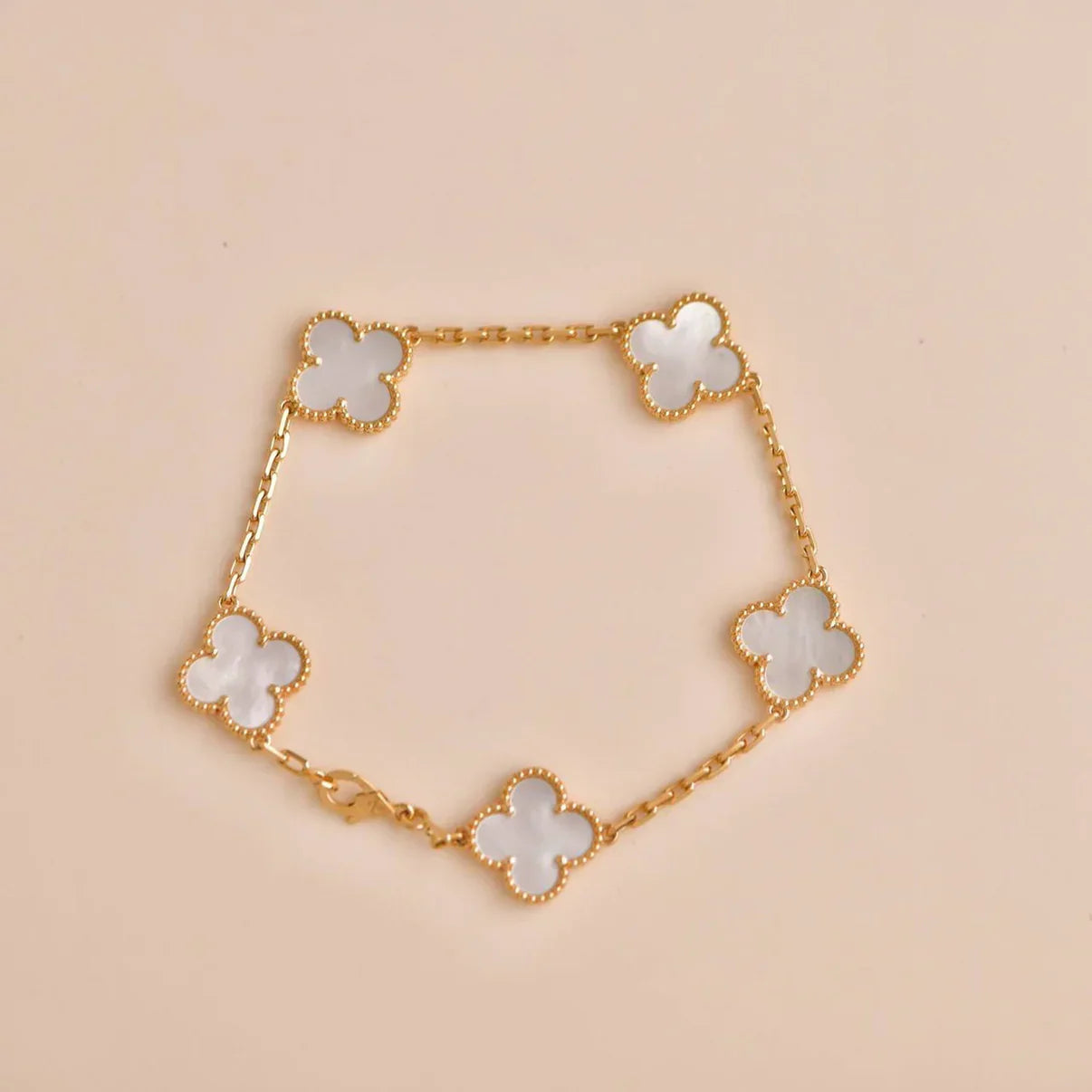 [Clara Jewels]CLOVER WHITE PEARL MOP 5 MOTIF BRACELET COLLECTION