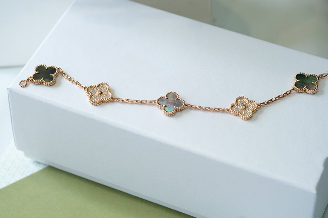 [Clara Jewels] CLOVER 5 MOTIF GRAY MOP BRACELET COLLECTION