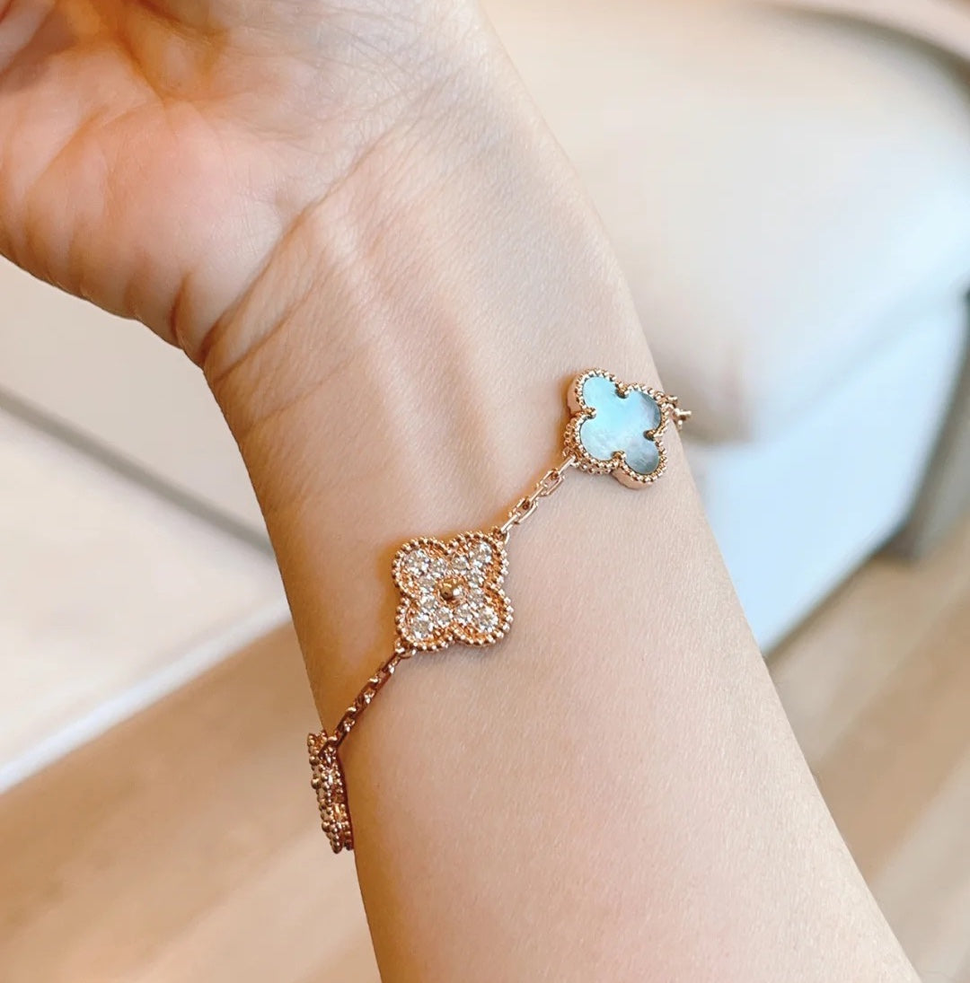 [Clara Jewels] CLOVER 5 MOTIF GRAY MOP BRACELET COLLECTION