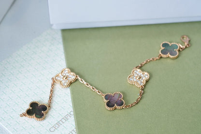 [Clara Jewels] CLOVER 5 MOTIF GRAY MOP BRACELET COLLECTION
