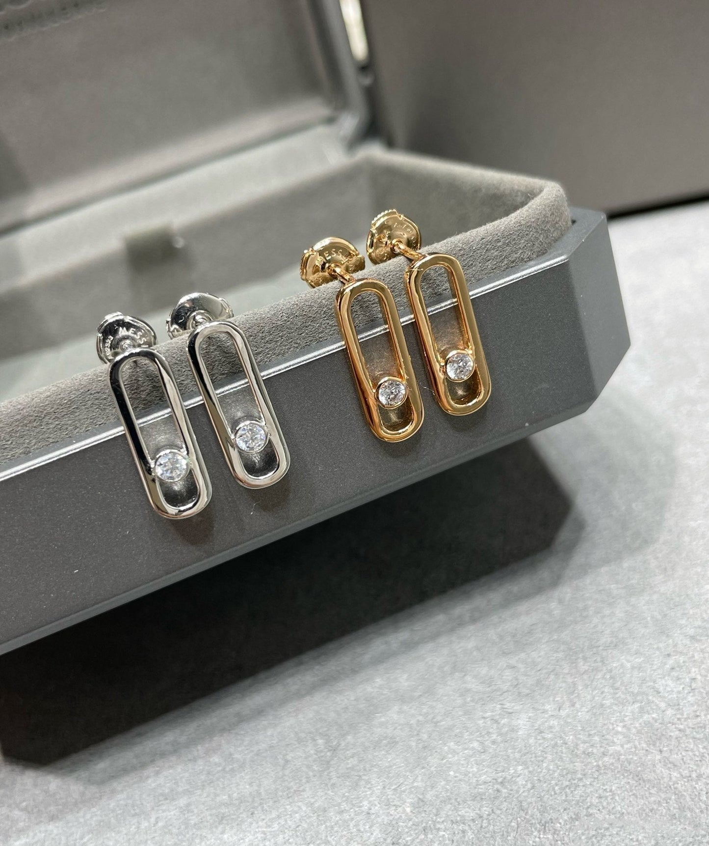 [Clara Jewely]MOVE UNO SMALL 1 DIAMOND EARRINGS