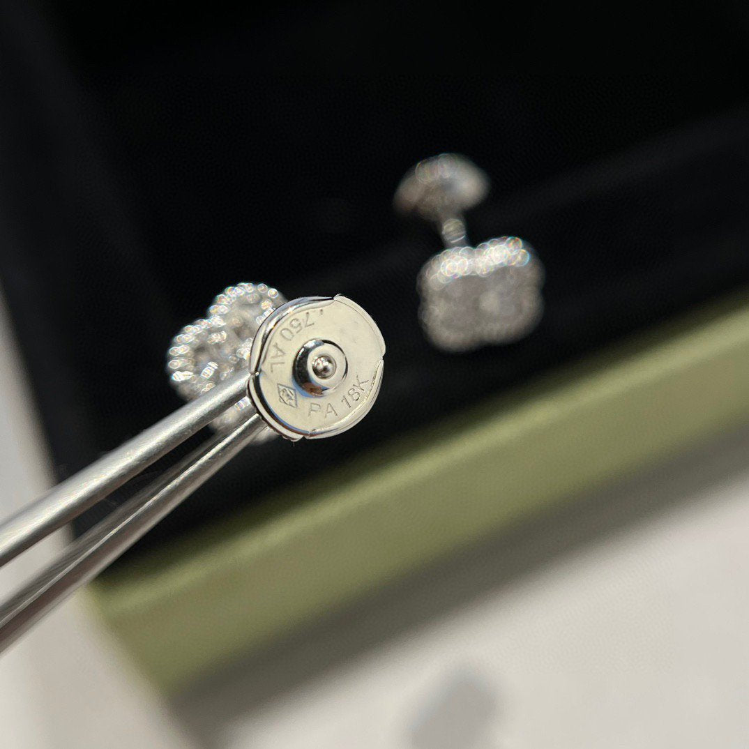 [Clara Jewels]CLOVER MINI DIAMOND STUD EARRINGS