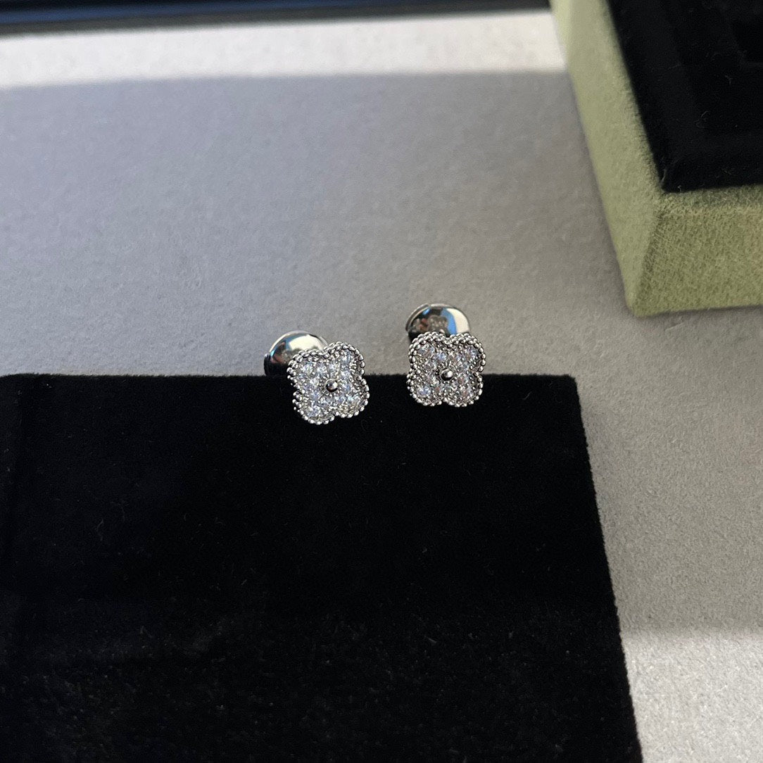 [Clara Jewels]CLOVER MINI DIAMOND STUD EARRINGS