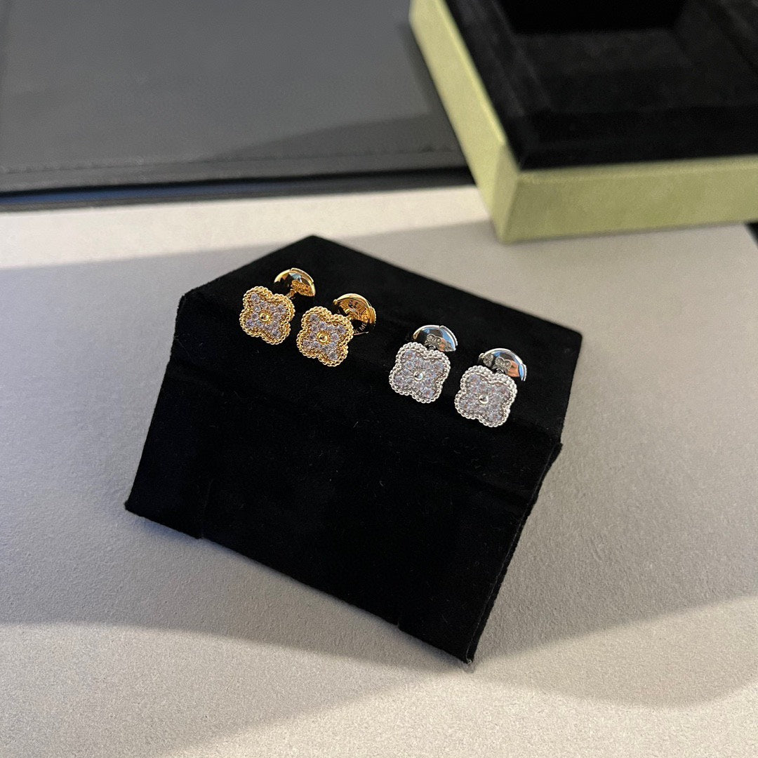 [Clara Jewels]CLOVER MINI DIAMOND STUD EARRINGS