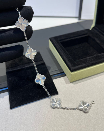 [Clara Jewels] CLOVER 5 MOTIF LASER BRACELET COLLECTION