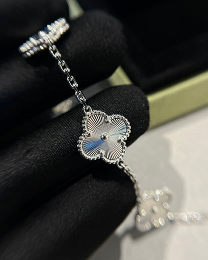 [Clara Jewels] CLOVER 5 MOTIF LASER BRACELET COLLECTION
