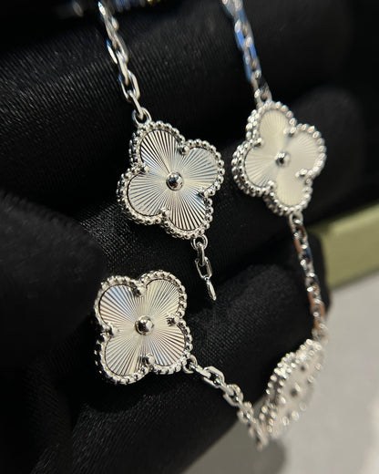 [Clara Jewels] CLOVER 5 MOTIF LASER BRACELET COLLECTION