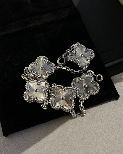 [Clara Jewels] CLOVER 5 MOTIF LASER BRACELET COLLECTION