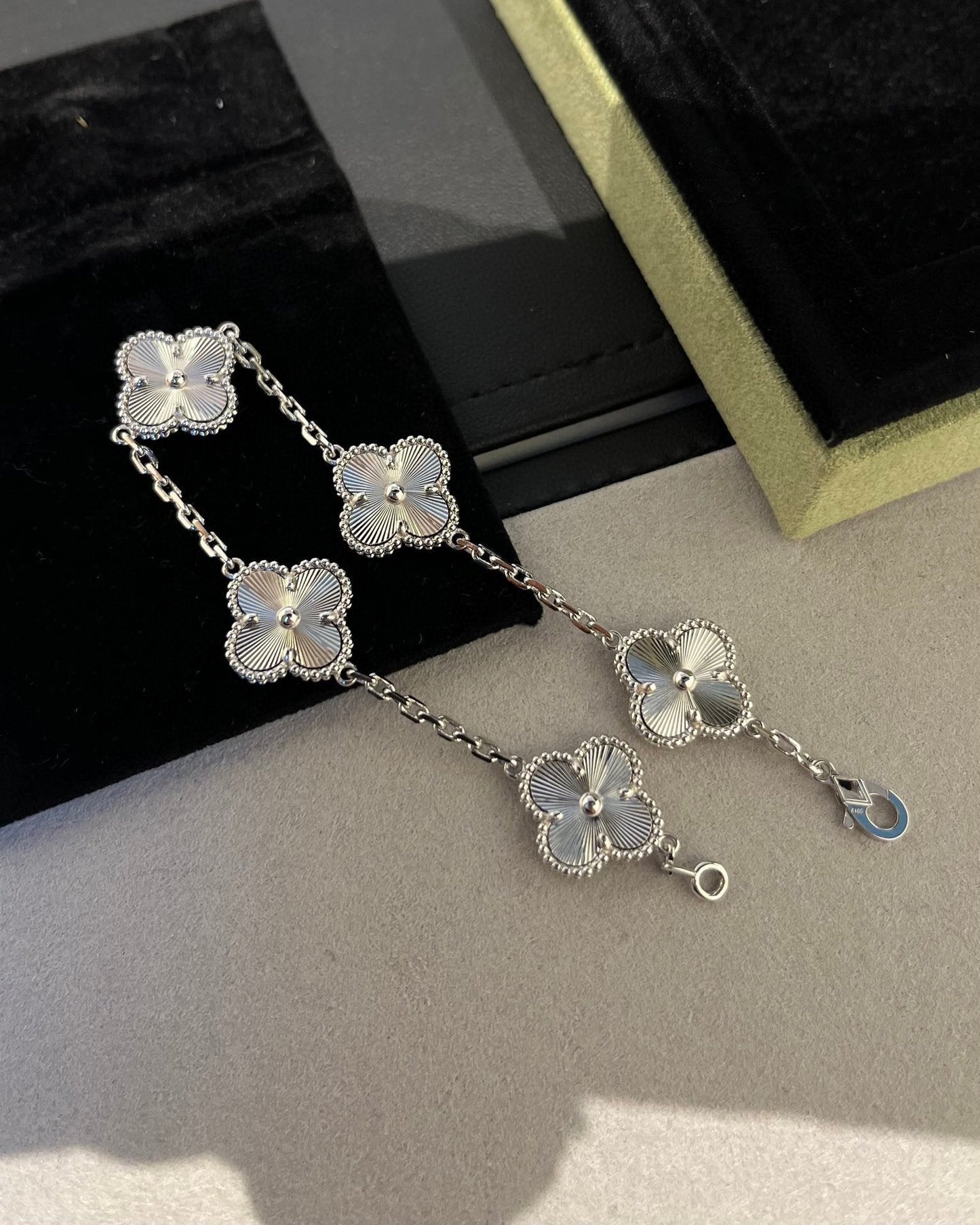 [Clara Jewels] CLOVER 5 MOTIF LASER BRACELET COLLECTION