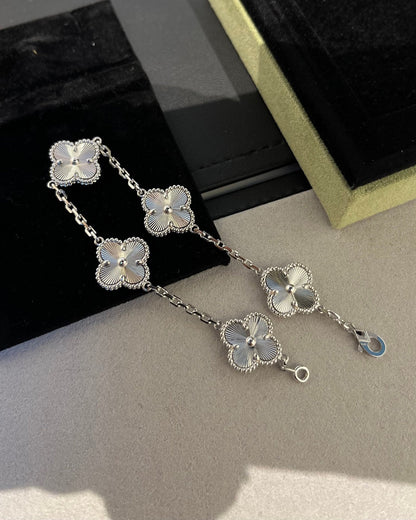 [Clara Jewels] CLOVER 5 MOTIF LASER BRACELET COLLECTION