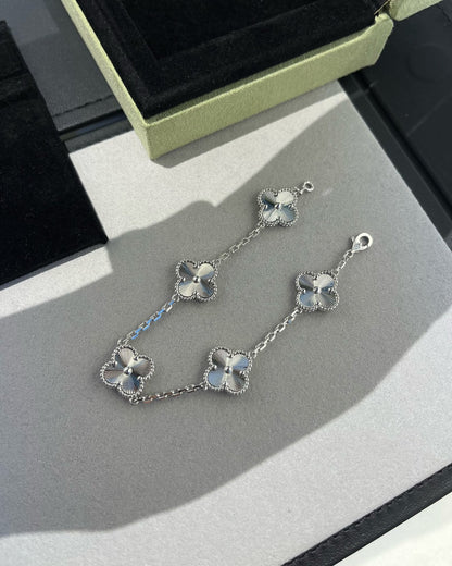 [Clara Jewels] CLOVER 5 MOTIF LASER BRACELET COLLECTION